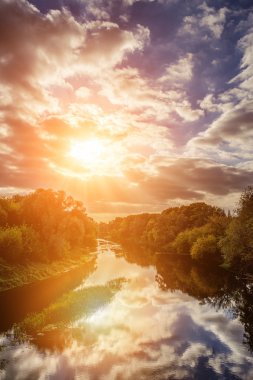 günbatımı Nehri üzerinde