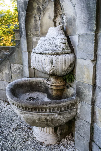 Oude fontein in Ksiaz is kasteel in Polen — Stockfoto