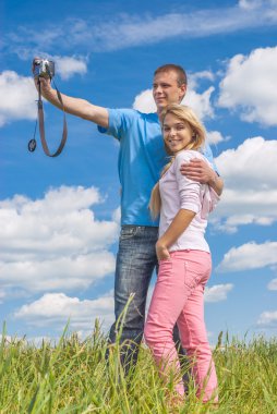 genç adam ve kız fotoğrafı