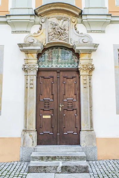 Porte dans une ancienne forteresse — Photo