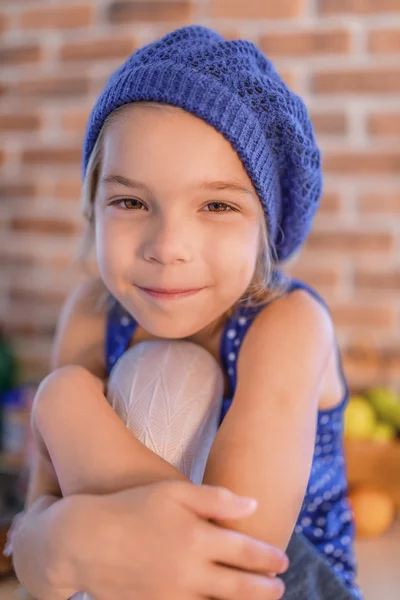 Mutlu küçük kız gülümseme — Stok fotoğraf