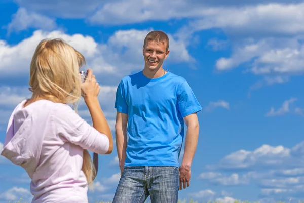 Mujer fotografías hombre — Foto de Stock