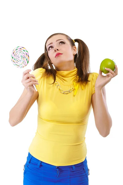 Chica-adolescente con manzana y dulces — Foto de Stock