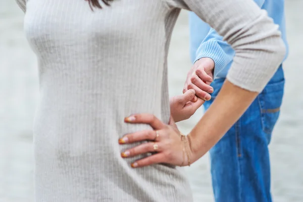 Couple hold hands — Stock Photo, Image