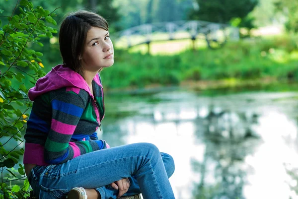 Girl sits on stub — Stock Photo, Image