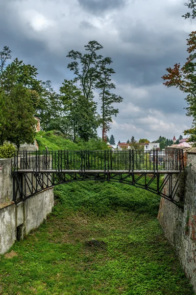 Most, zámek v Tovacov — Stock fotografie