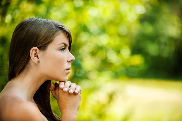 Beautiful young woman close up in profile — Stock Photo, Image