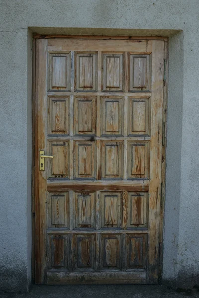 Porta in un'antica fortezza — Foto Stock