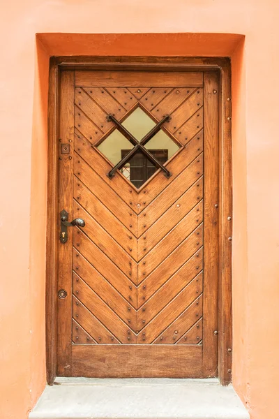 Porta in un'antica fortezza — Foto Stock