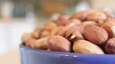 iplik plaka üzerinde birçok fıstık.