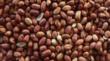 iplik plaka üzerinde birçok fıstık.