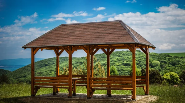 Ξύλινο κιόσκι木製の望楼 — ストック写真