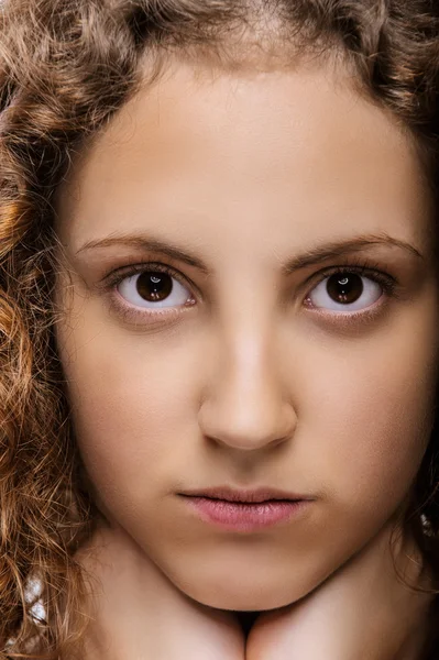 Retrato de bela menina encaracolado — Fotografia de Stock