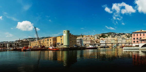 Puerto en Génova es la capital de Liguria — Foto de Stock