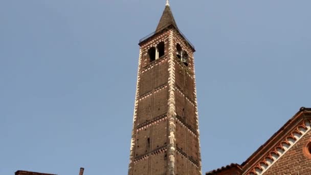 Basílica de Sant Eustorgio es una iglesia en Milán — Vídeos de Stock