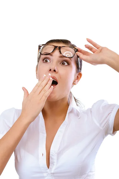 Mujer joven en gafas se sorprende —  Fotos de Stock