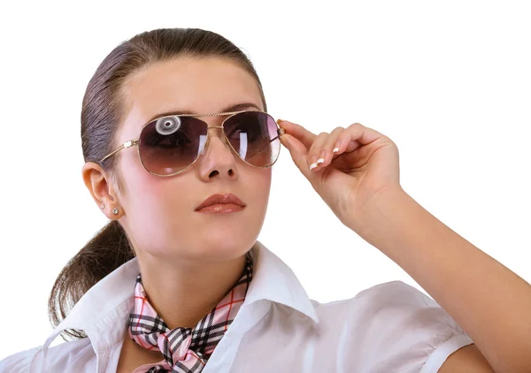 Junge Frau mit Sonnenbrille — Stockfoto