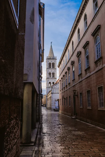 Beffroi. L'église de Saint Donat — Photo