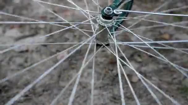 Велосипедное колесо — стоковое видео
