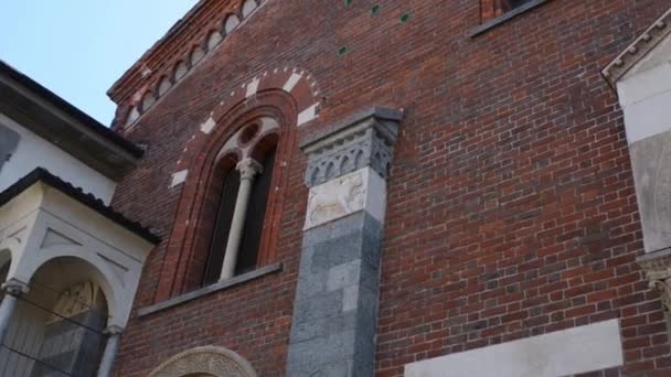 Basilica Sant Eustorgio, egy milánói templom — Stock videók