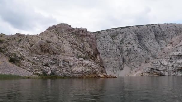 Zrmanja ist ein Fluss in Norddalmatien, Kroatien — Stockvideo