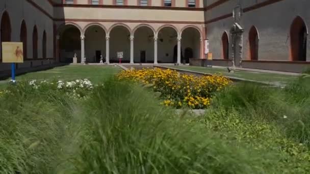 Замок Сфорца - замок в Милане, Северная Италия . — стоковое видео
