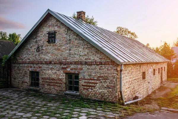 Altes Backsteinhaus — Stockfoto