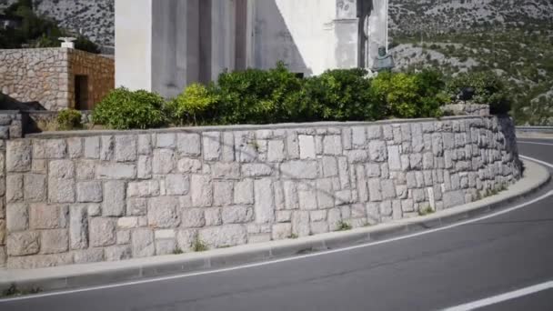 Iglesia Católica de San Carlos Boromejskog — Vídeo de stock