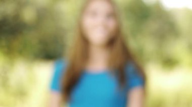 portre sevimli sıska uzun saçlı kadın