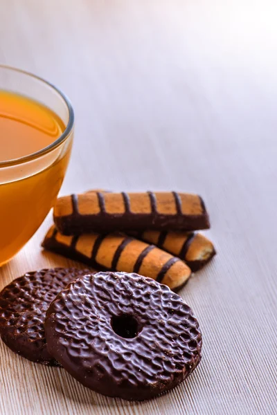 Orangensaft und Kekse — Stockfoto