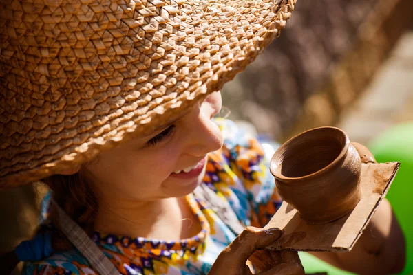 Little girl with pot — Stock Photo, Image