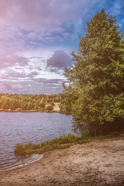 Lugn sjö — Stockfoto