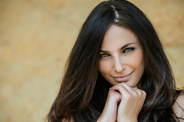 Portrait of young attractive smiling woman — Stock Photo, Image