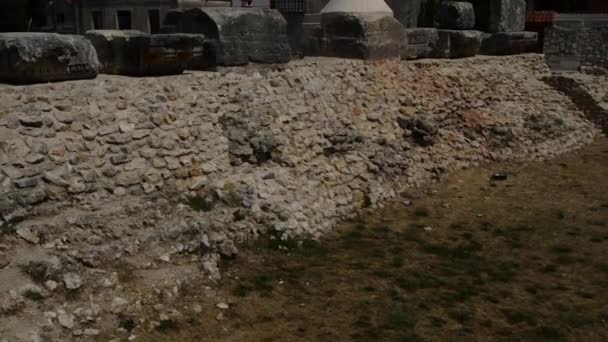 På templet var det korintiska kolumn, Nin, Kroatien — Stockvideo