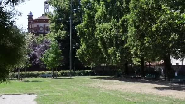 La Basilica di Sant Eustorgio è una chiesa di Milano — Video Stock