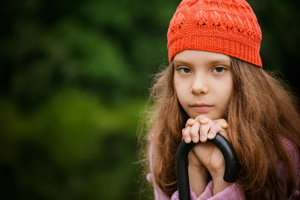 Petite fille en pensant à l'avenir — Photo