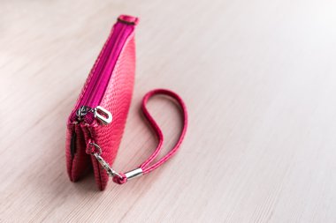 Küçük kırmızı kadın çanta