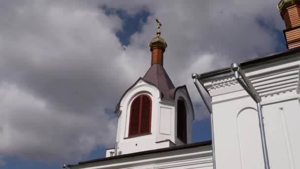 Kostel povýšení svatého kříže ve městě Vysokaye — Stock video
