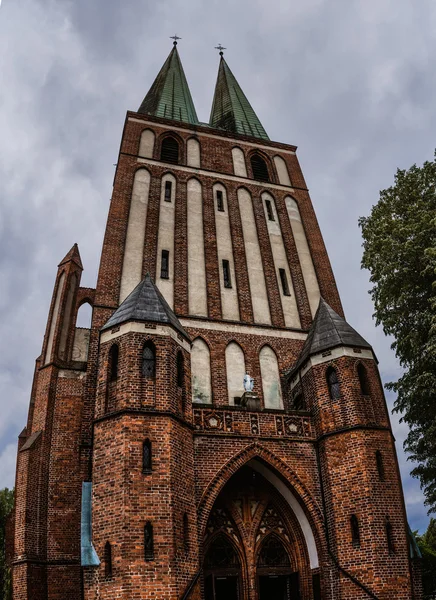 Garnisonen Vårfrukyrkan drottning i Olsztyn — Stockfoto