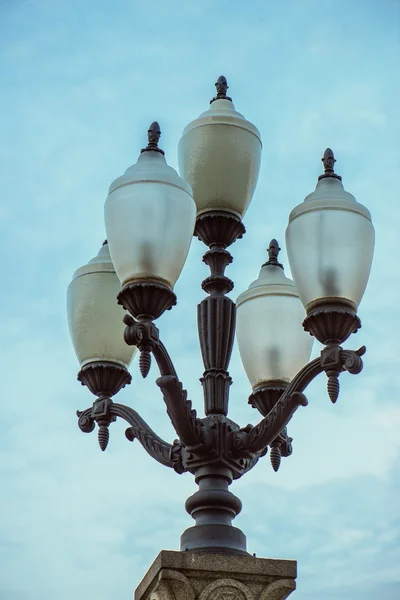 Lampe sur le Palais de la Culture et de la Science à Varsovie — Photo