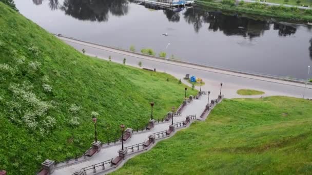 Río Neman en la ciudad Grodno — Vídeo de stock