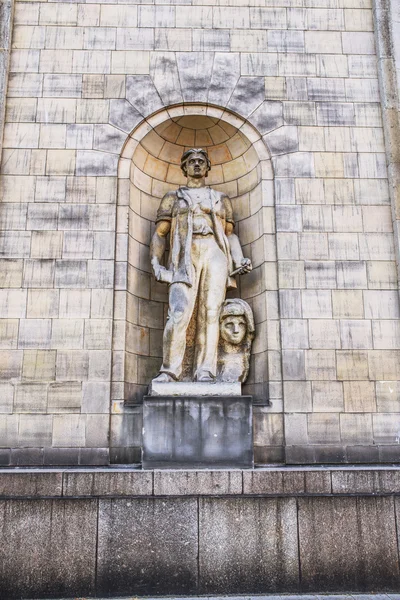 Escultura no Palácio da Cultura e Ciência em Varsóvia — Fotografia de Stock
