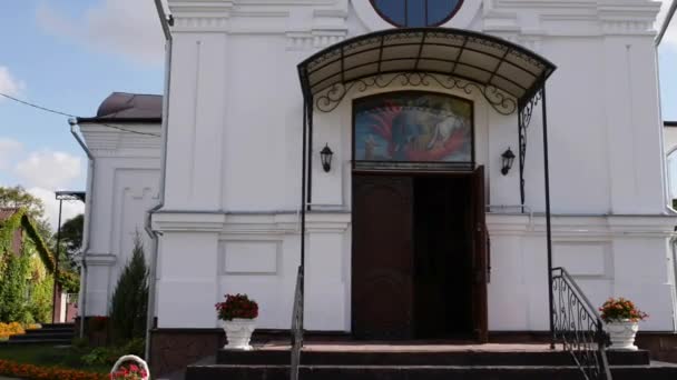 Holy Cross Church in town Vysokaye — Stock Video