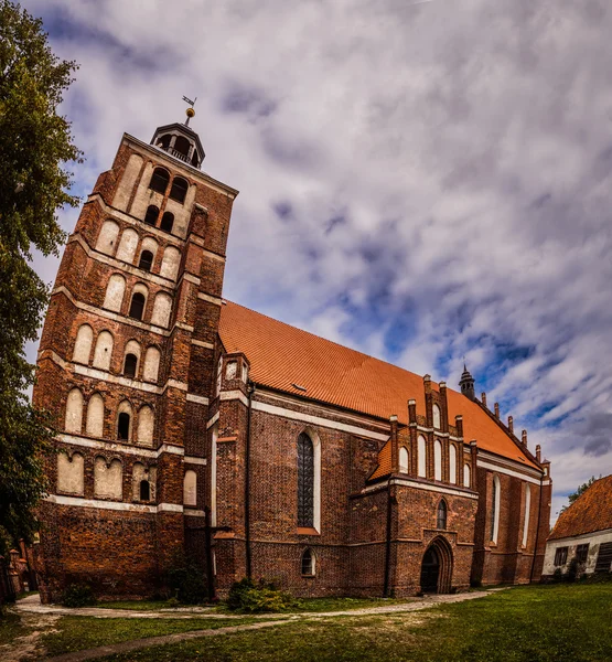 Église des Sts. Anna situé à Barczewo, Pologne — Photo