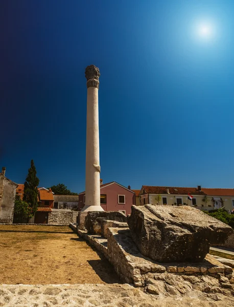 Sur le Temple il y avait la colonne corinthienne, Nin, Croatie — Photo