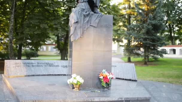 Jerzy Popieluszko monument i Bialystok, Polen. — Stockvideo
