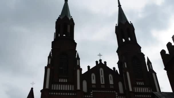 Standbeeld van paus Johannes Paulus II in Myszyniec — Stockvideo