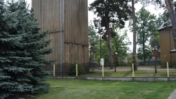 Träkyrkan St. Anne i Lyse, Polen — Stockvideo