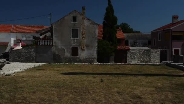 Templo había columna corintia, Nin, Croacia — Vídeo de stock