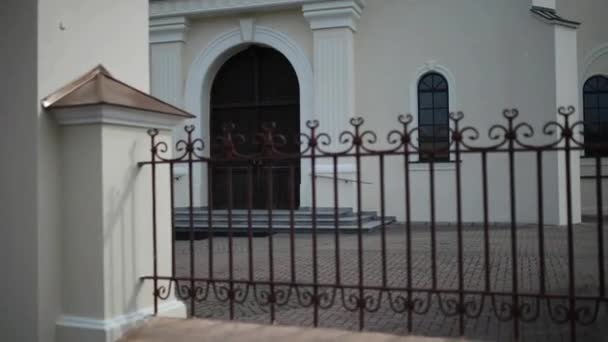 Iglesia de la Natividad de la Virgen María en Nowogrod — Vídeos de Stock